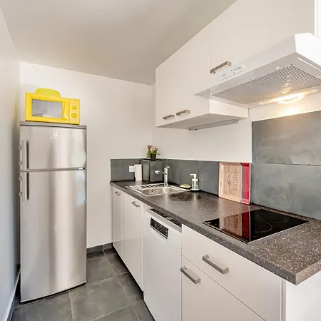 Apartment Grand T2 Clim & Wifi En Rez De Proche Hyeres